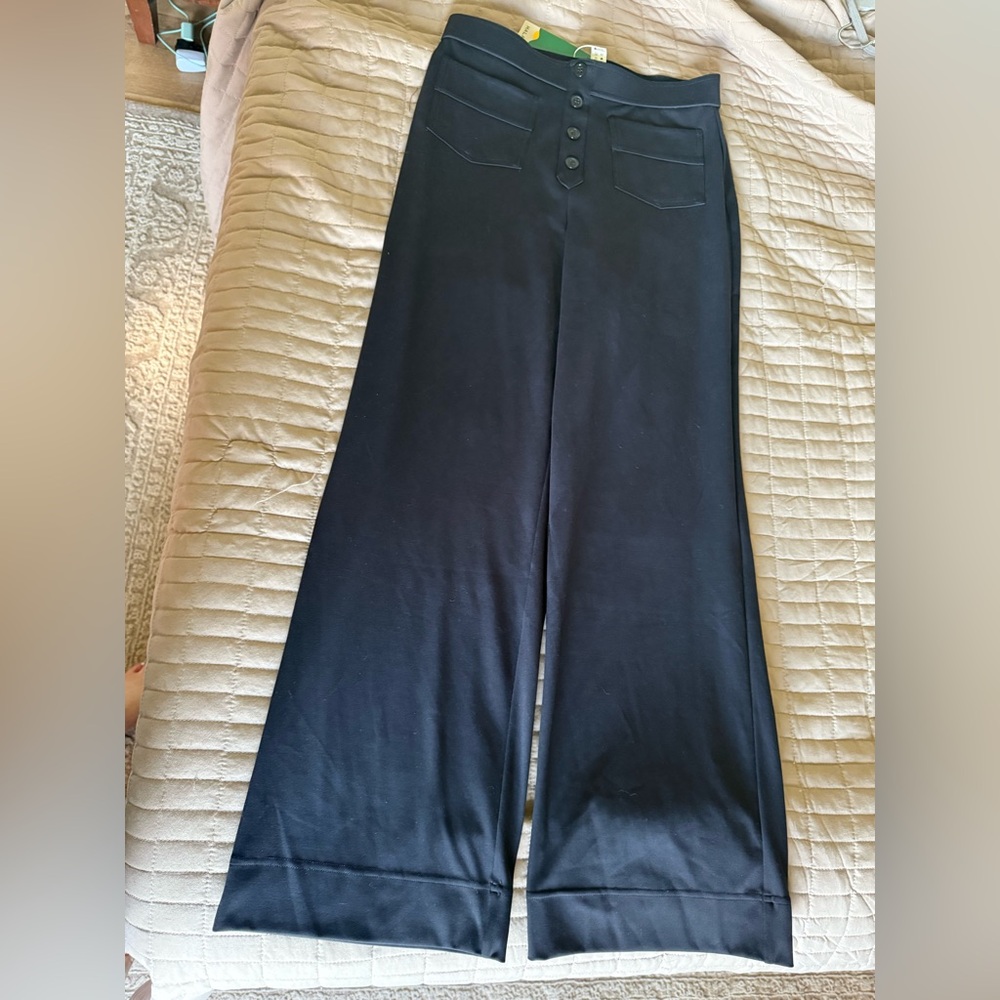 HALARA Black Pants with Pocket Detail